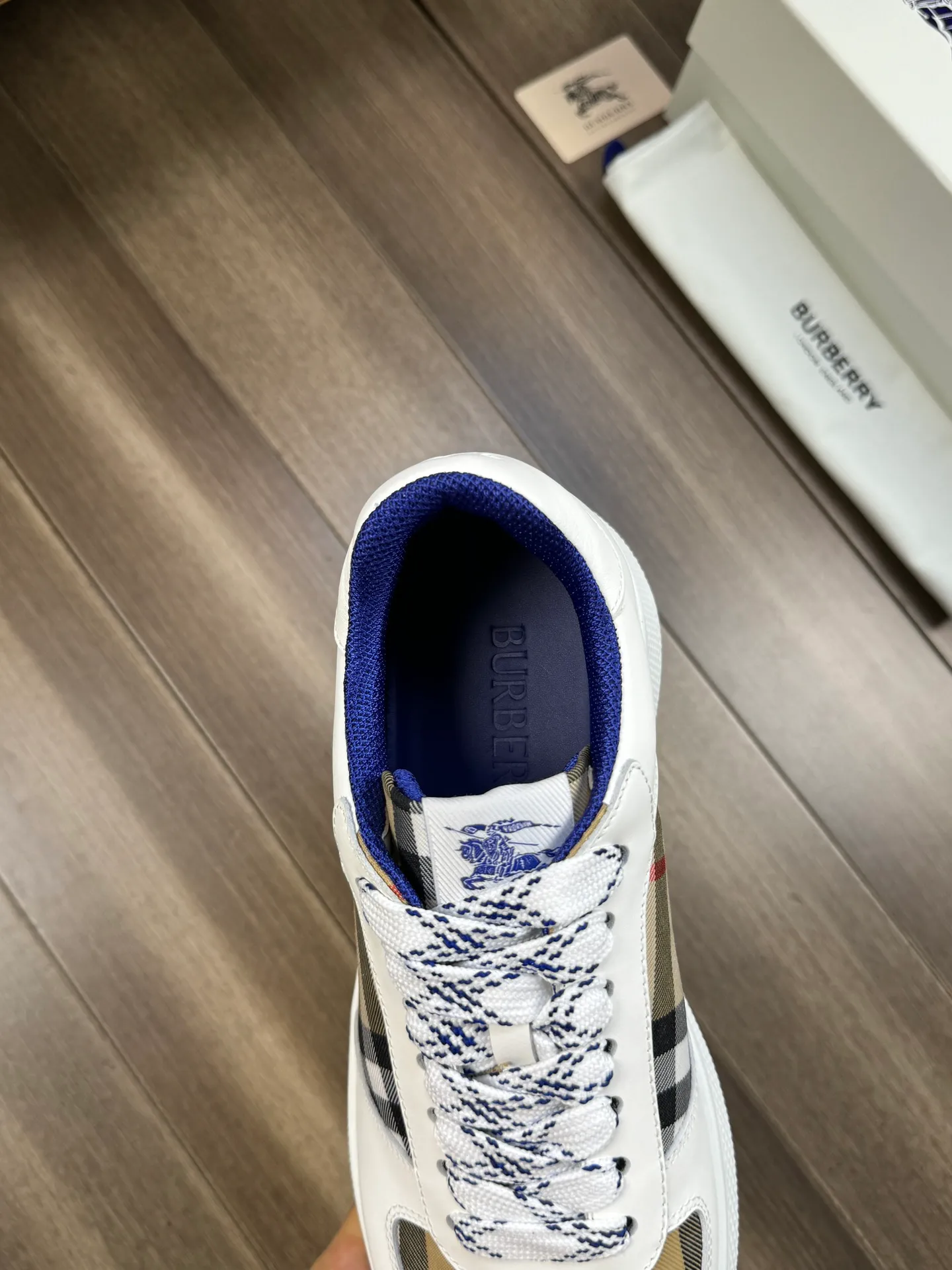 P400 [BURBERRY] Burberry - Upper: imported 🔝 Napa calfskin, brand totem cloth, tongue brand cloth label - Inner lining: canvas lining, - Outsole: rubber; two-color molded outsole - Super high quality control·Fine workmanship: highlighted (high-end·luxury·grade) -Size: 38-44 (Male 45, can be customized)